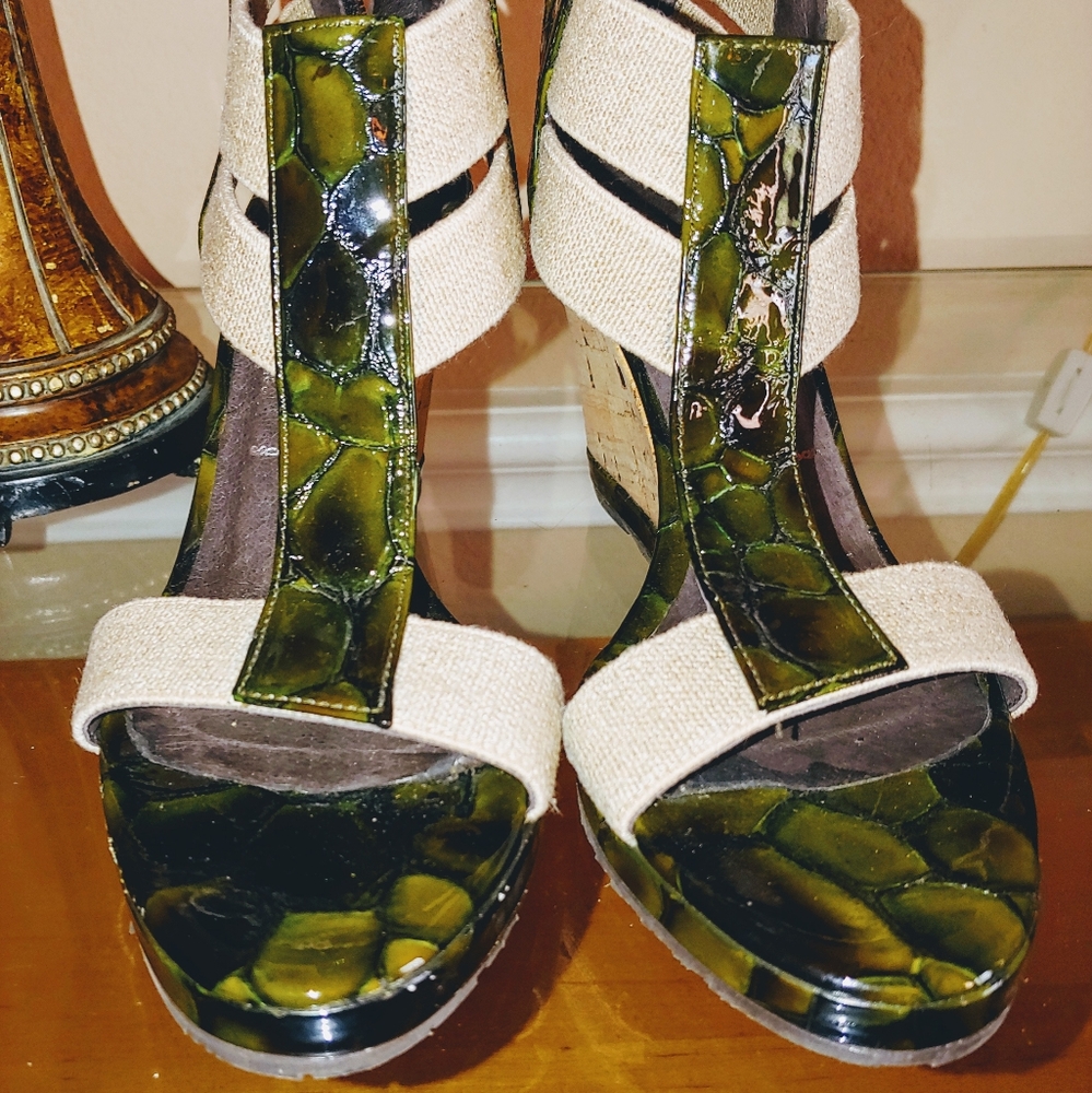 NEW DONALD J PLINER  LEATHER CROCODILE WEDGE HEEL